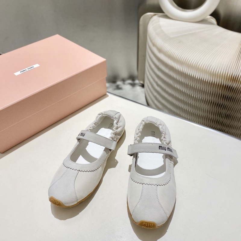Miu Miu Casual Shoes